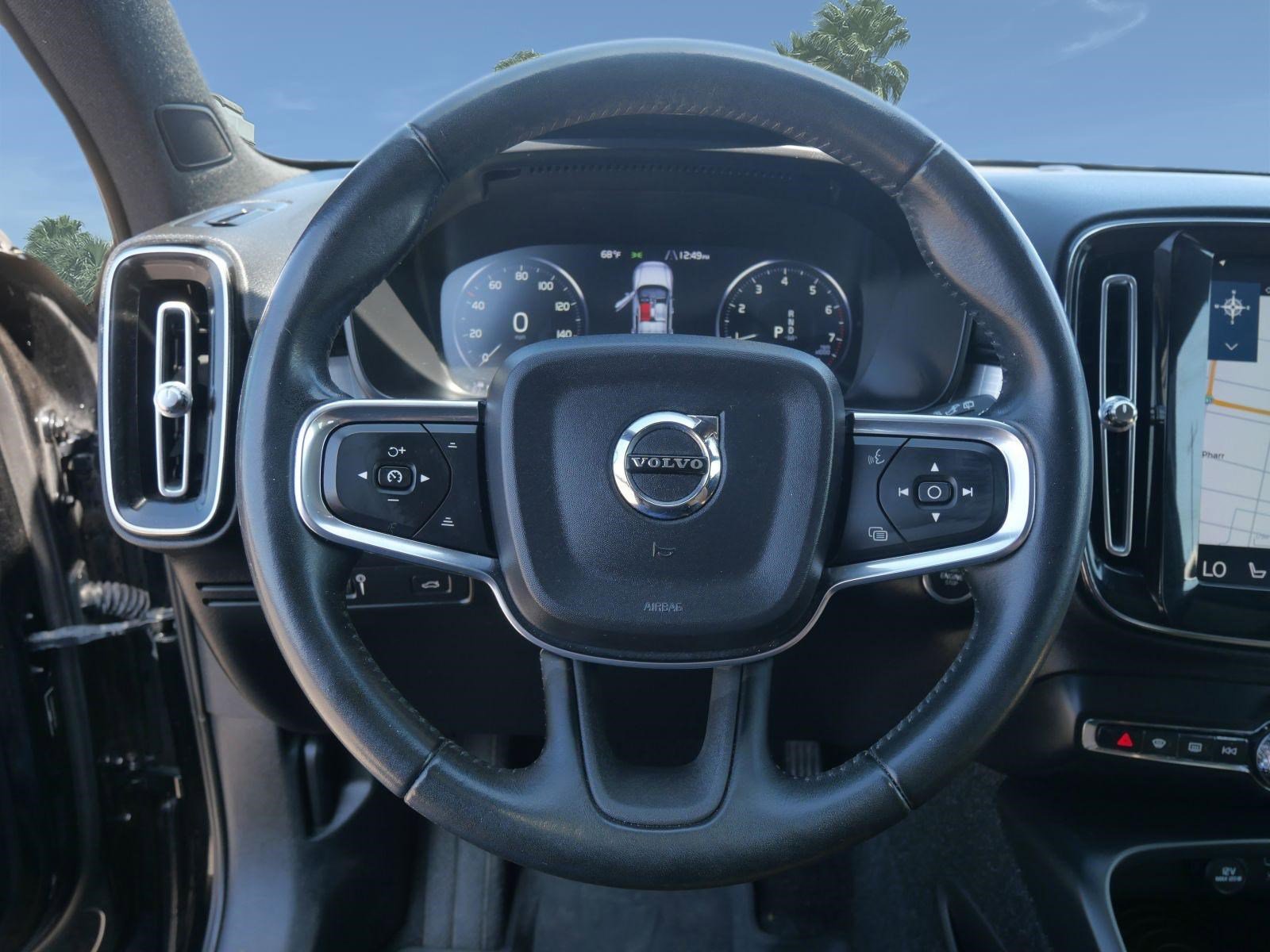 Used 2019 Volvo XC40 T5 Momentum image 10