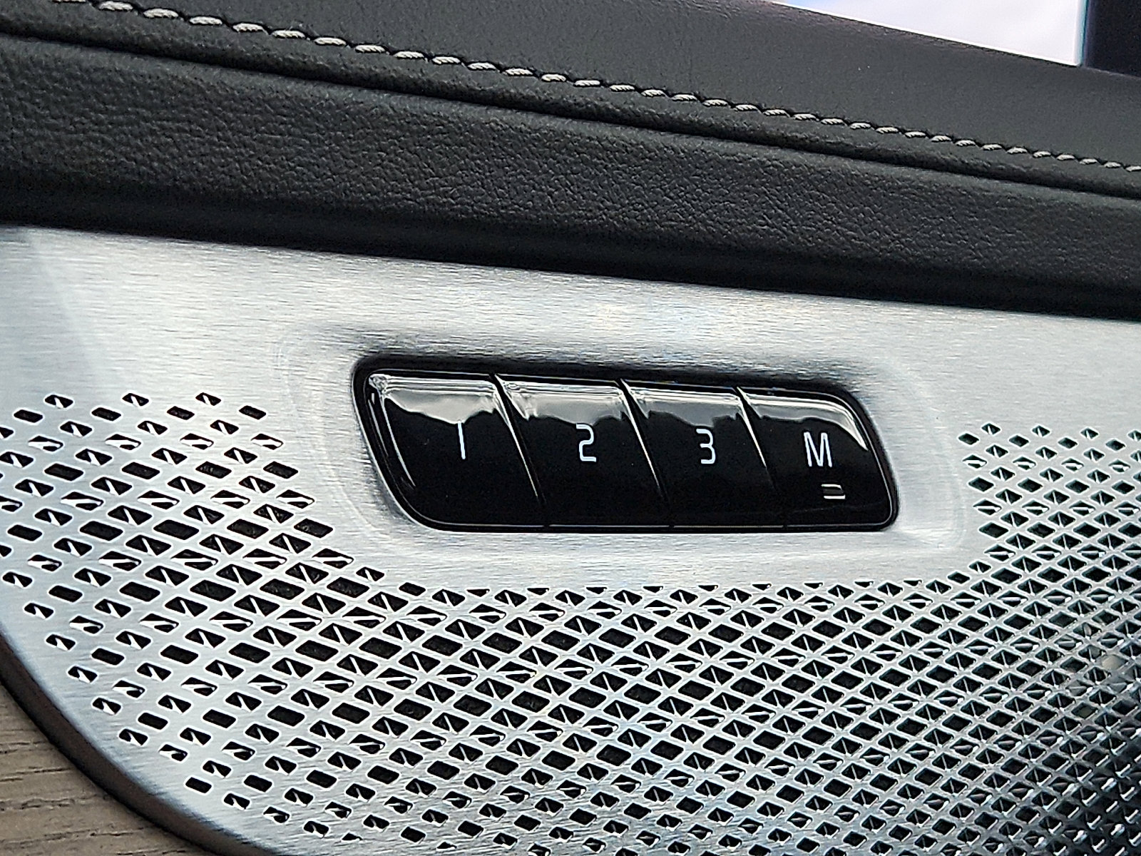 New 2026 Volvo XC90 B6 Ultra w/ Lounge Package image 19