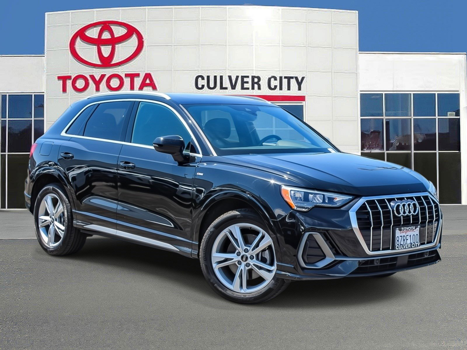 Used 2022 Audi Q3 2.0T Premium w/ Convenience Package