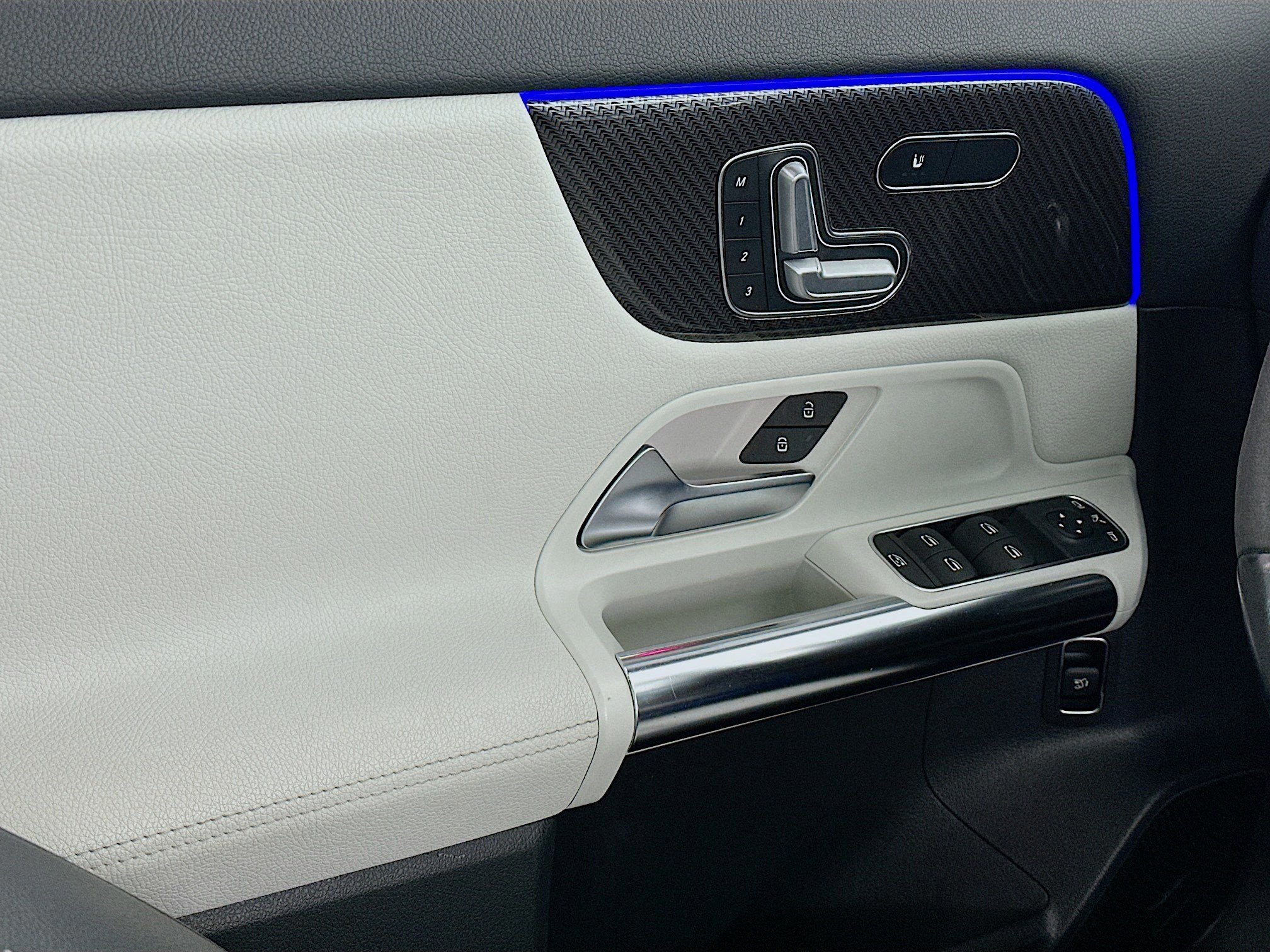 Used 2022 Mercedes-Benz GLA 35 AMG 4MATIC w/ Premium Package image 15