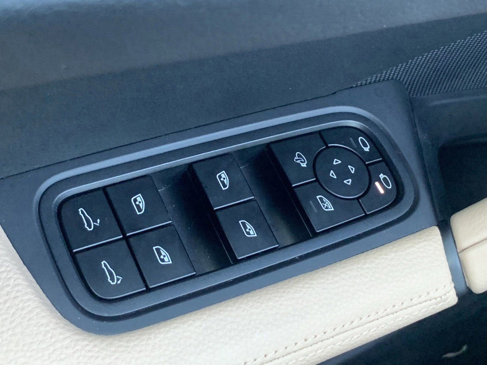 Used 2025 Porsche Cayenne image 20