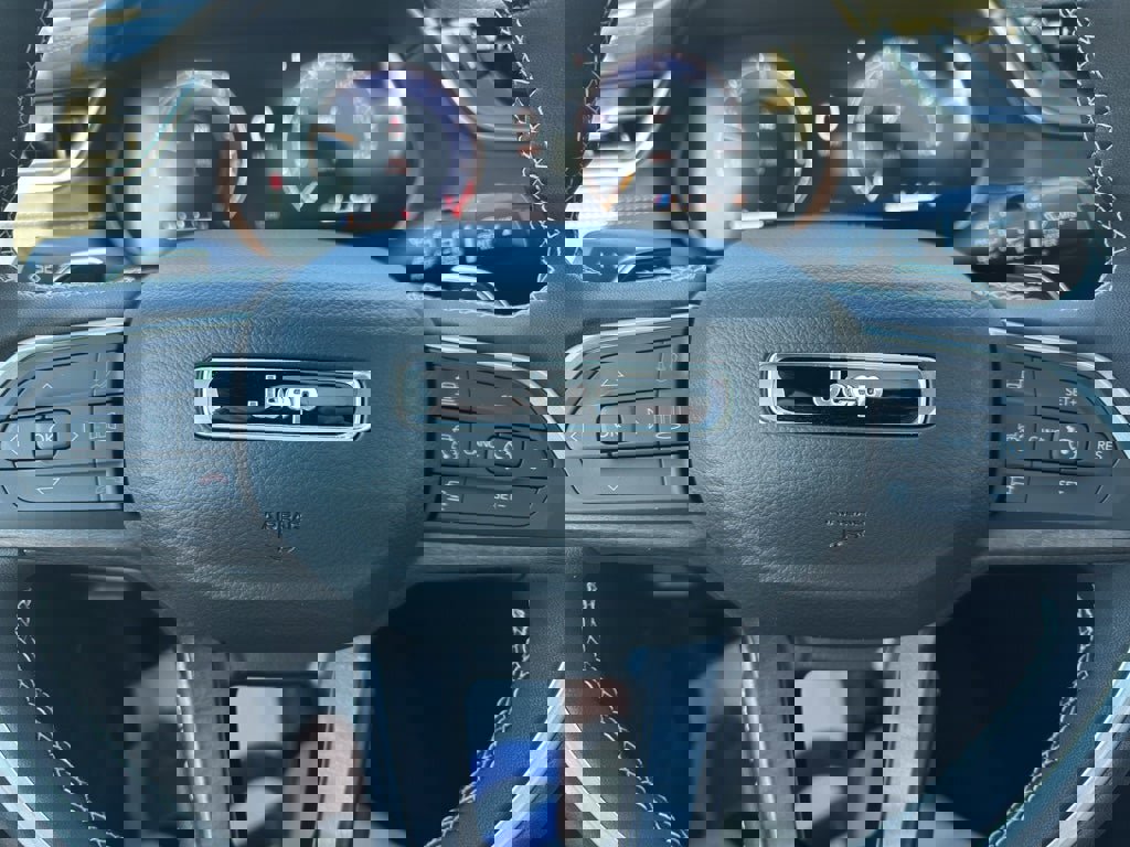 New 2025 Jeep Grand Cherokee Limited image 13