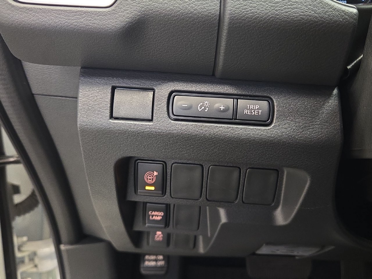 Certified 2025 Nissan Frontier SV RWD image 23