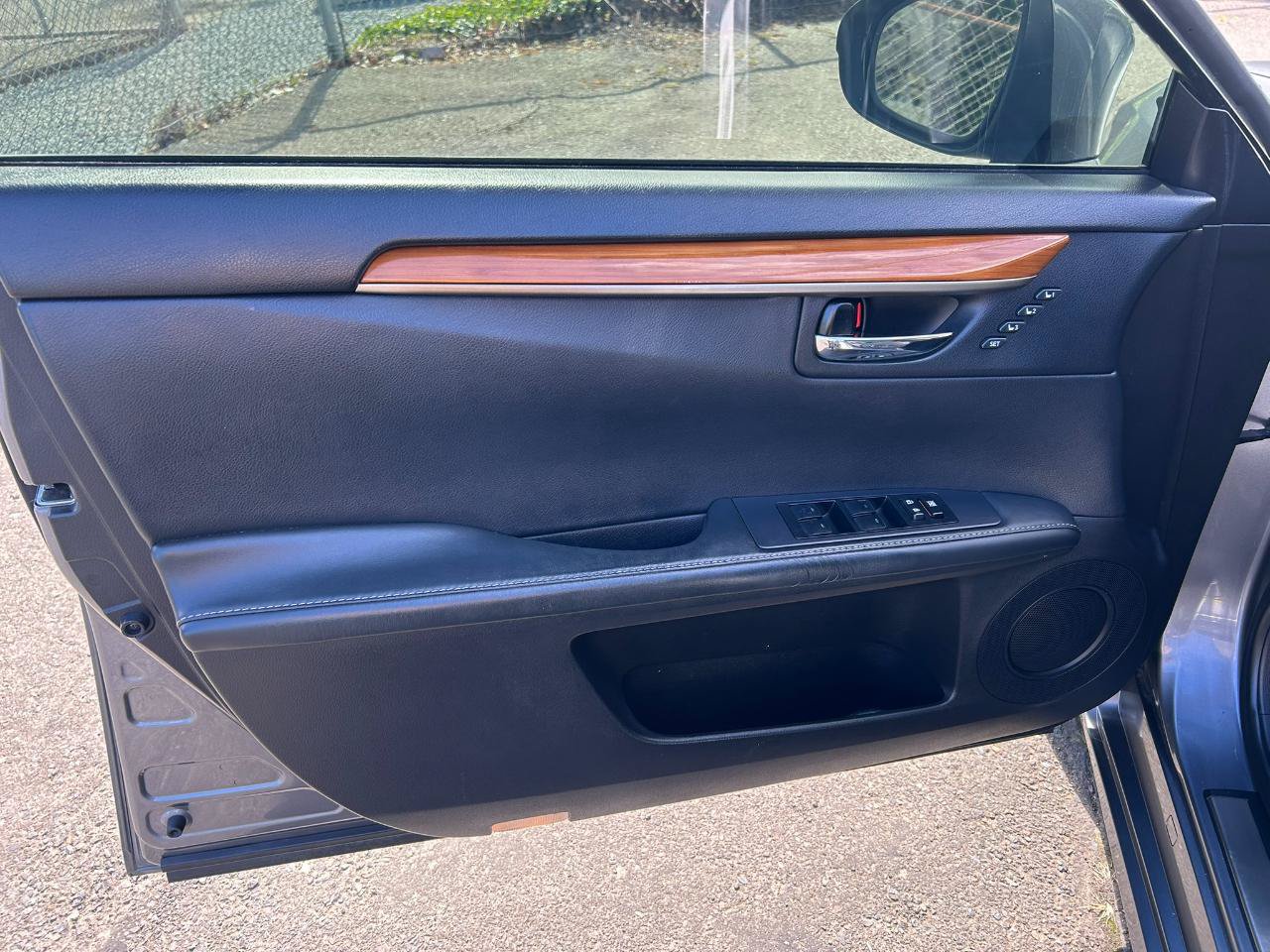 Used 2013 Lexus ES 300h w/ Premium Pkg FWD image 9