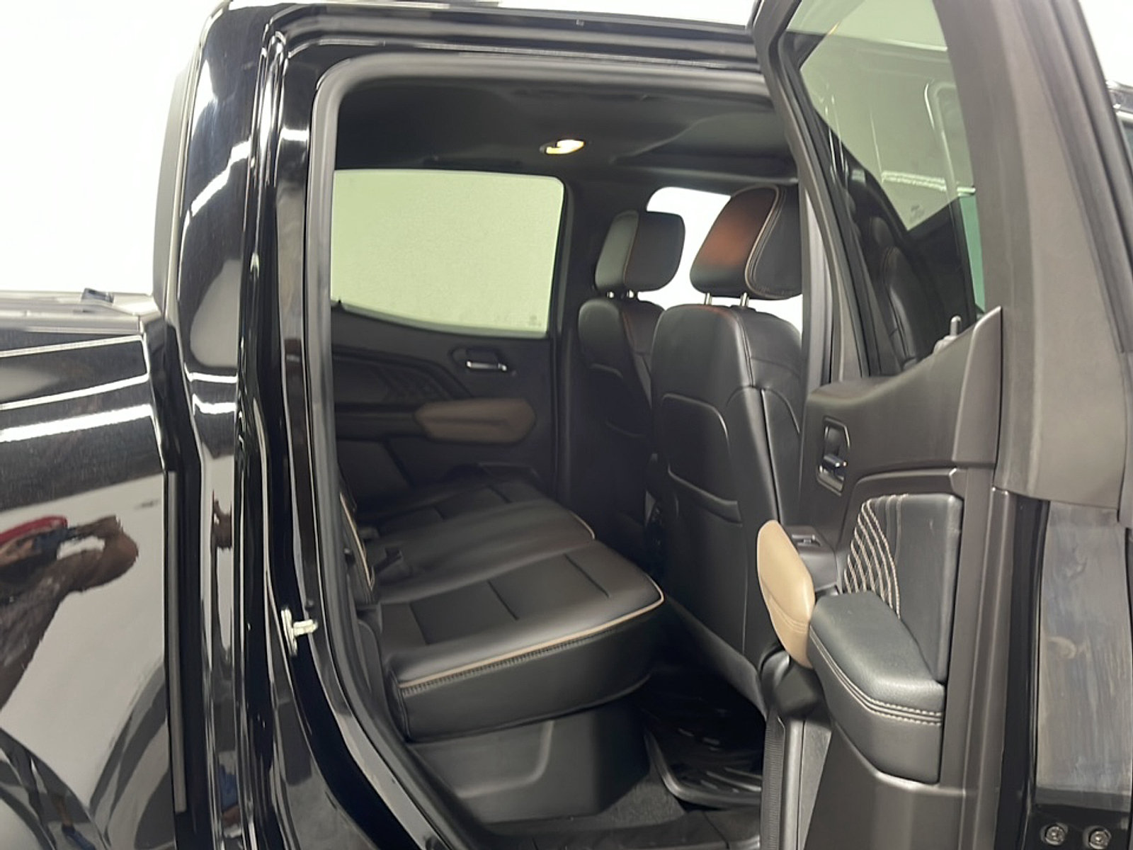 Used 2023 GMC Canyon Denali w/ Denali Black Edition AWD/4WD image 10