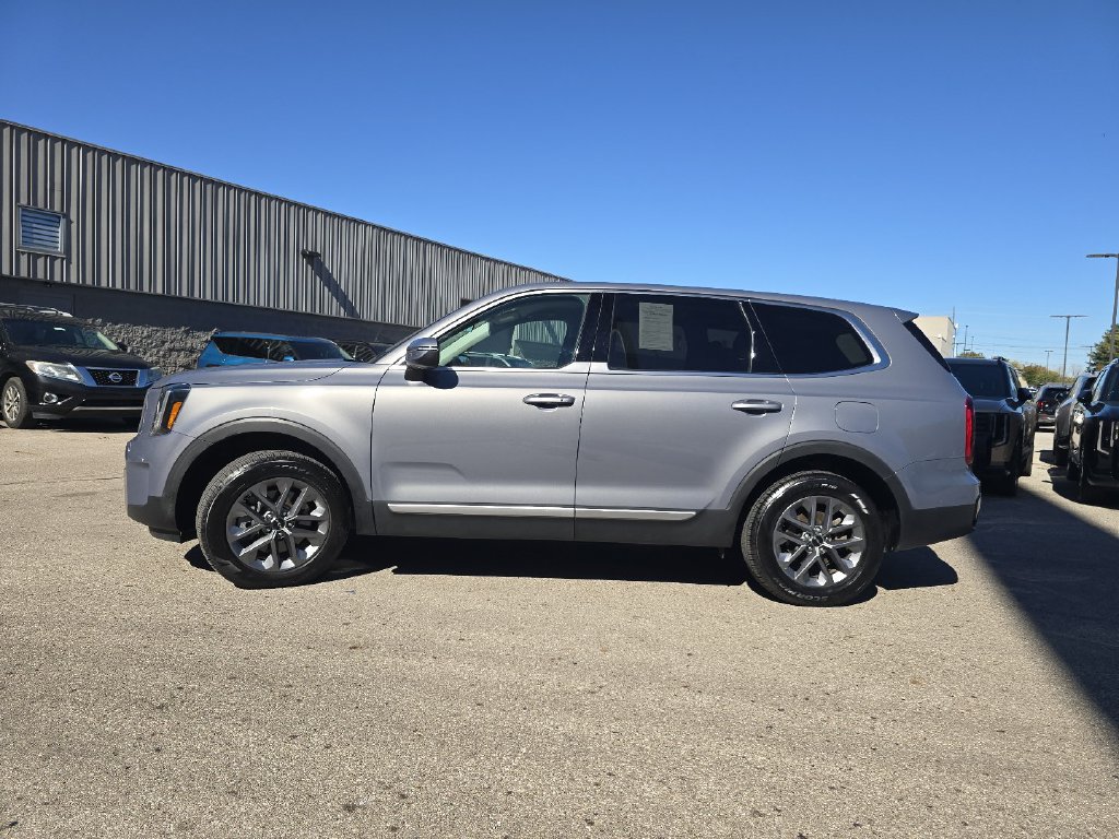 Used 2024 Kia Telluride LX FWD image 13