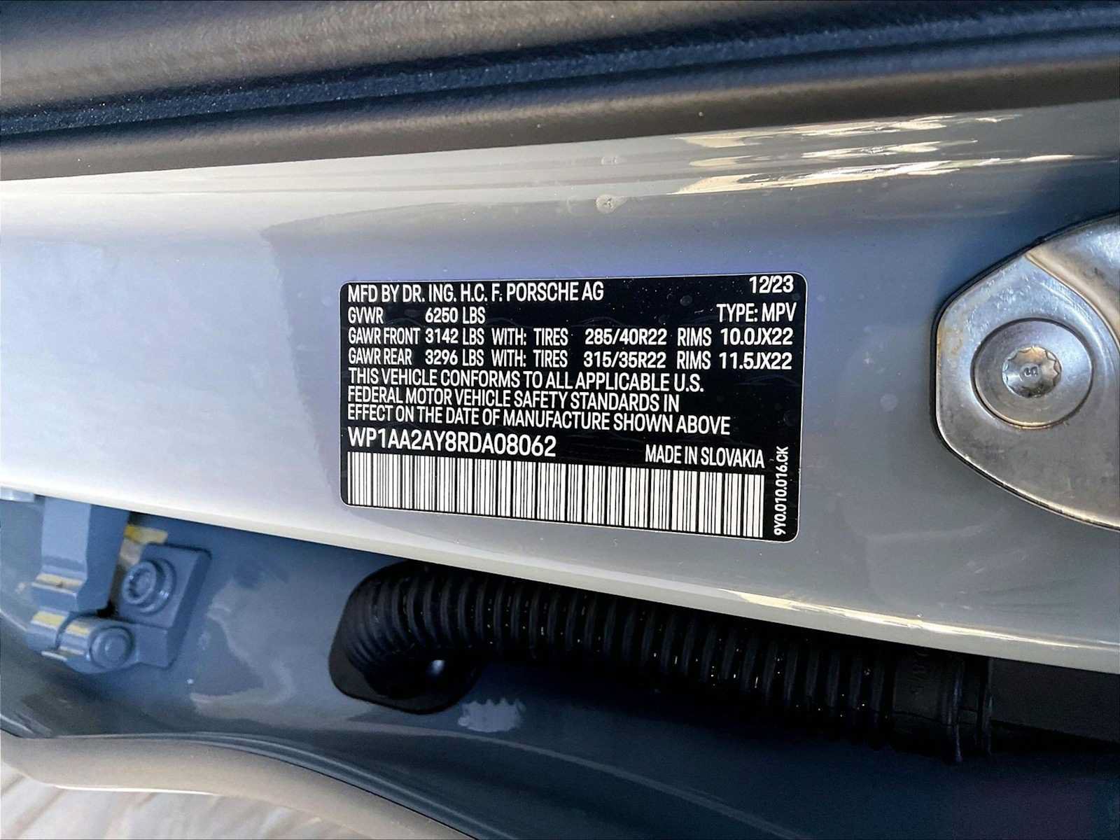 Certified 2024 Porsche Cayenne w/ Premium Package Plus (PFM) AWD/4WD image 36