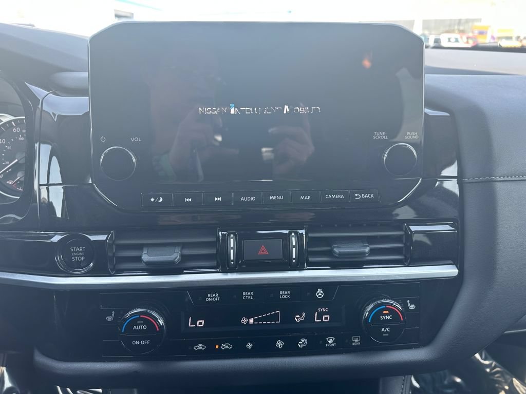 Used 2025 Nissan Pathfinder SL AWD/4WD image 24