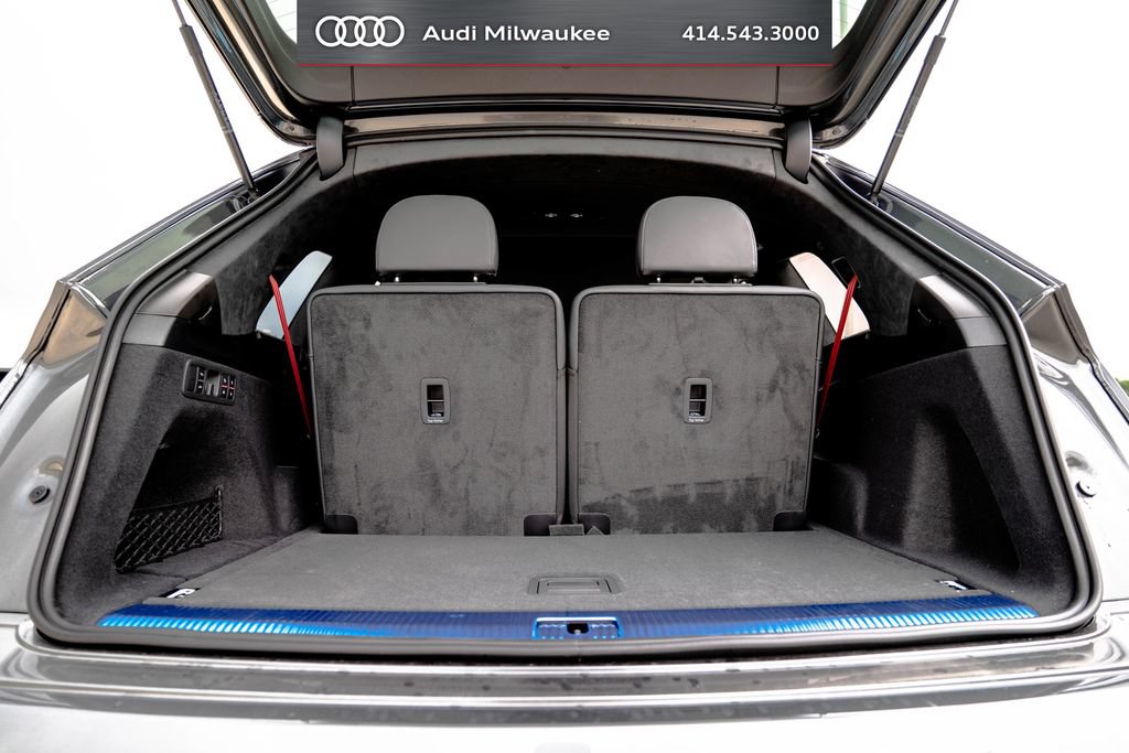 New 2026 Audi SQ7 Prestige AWD/4WD image 50