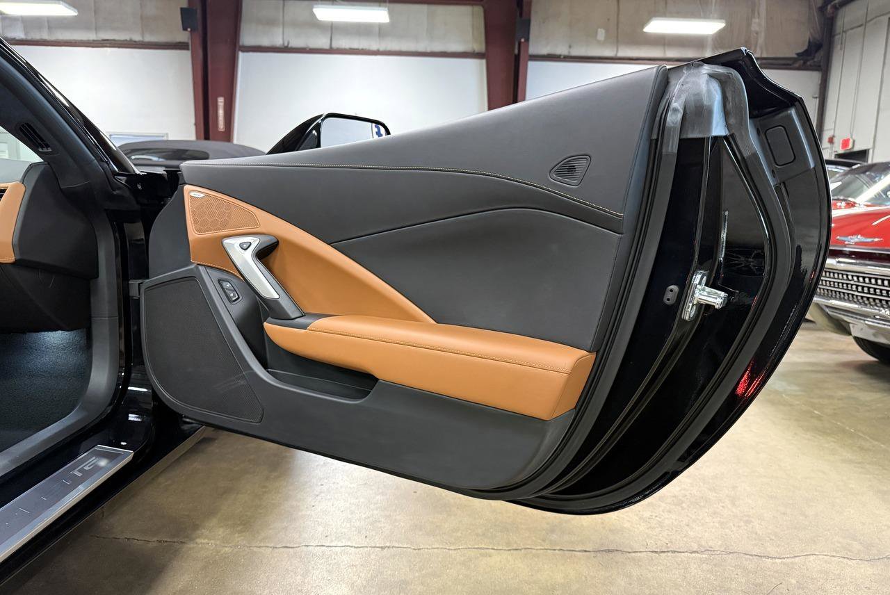 Used 2018 Chevrolet Corvette Stingray Convertible w/ 3LT Preferred Equipment Group image 76