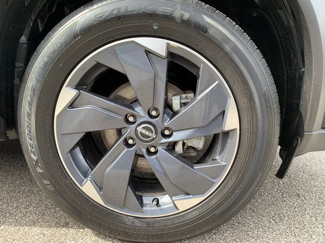 Used 2025 Nissan Rogue SV image 34