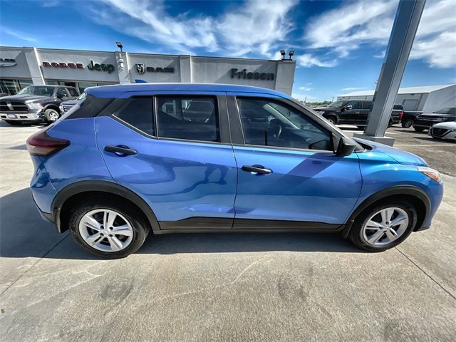 Used 2021 Nissan Kicks S image 10