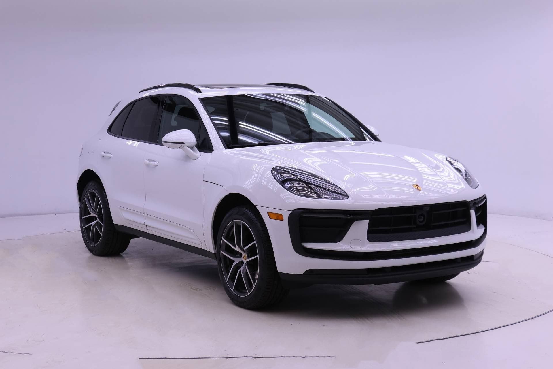 Used 2025 Porsche Macan AWD/4WD image 9