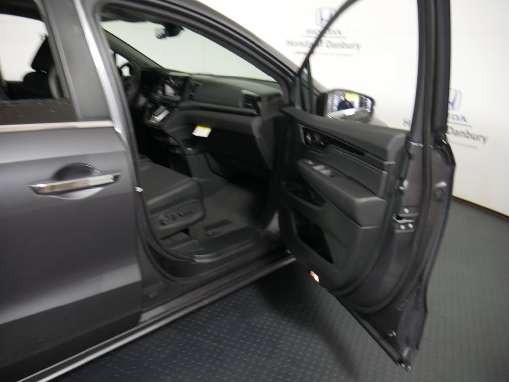 New 2026 Honda Odyssey Touring image 8