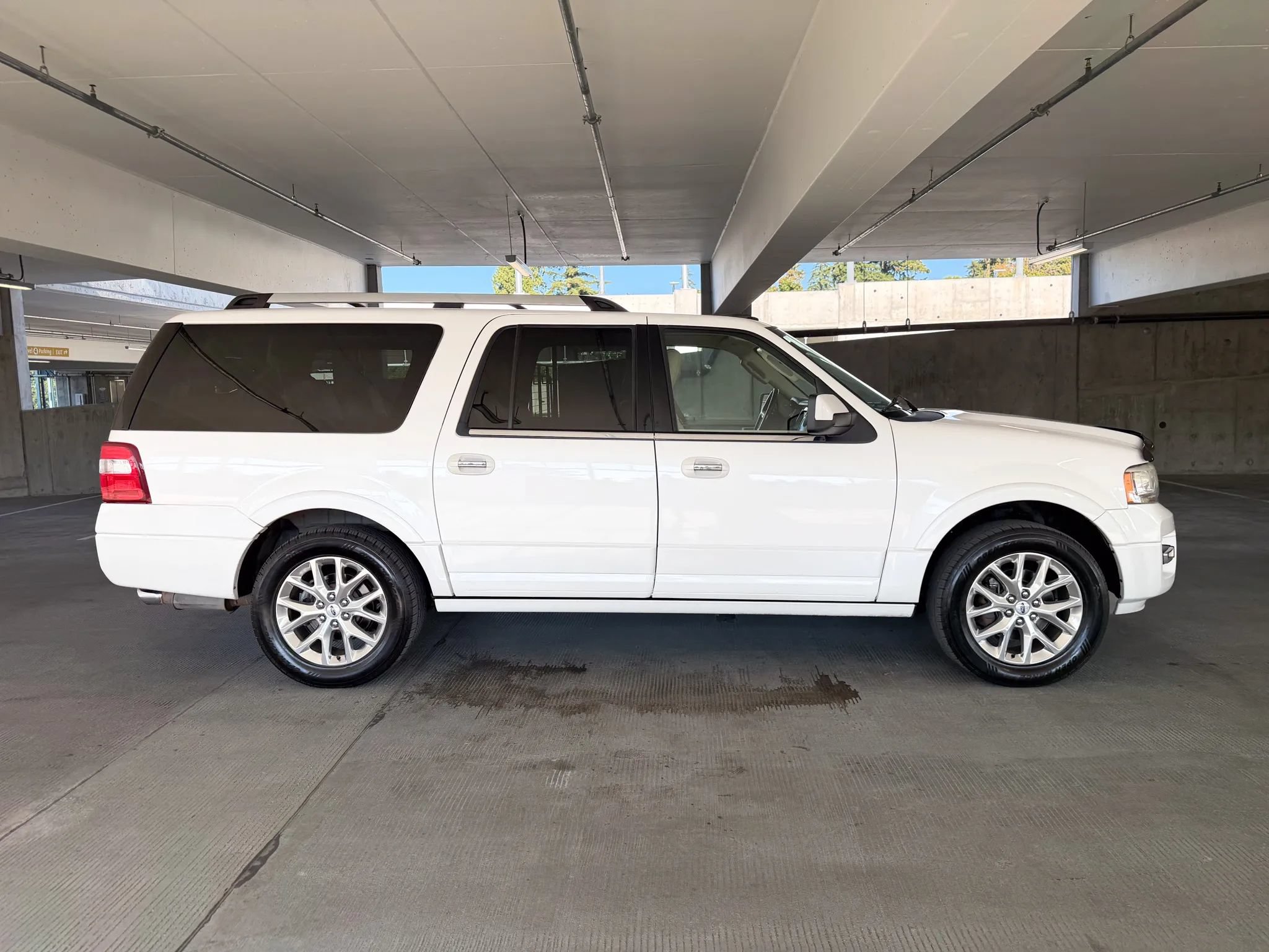 Used 2015 Ford Expedition EL Limited w/ Equipment Group 301A AWD/4WD image 4