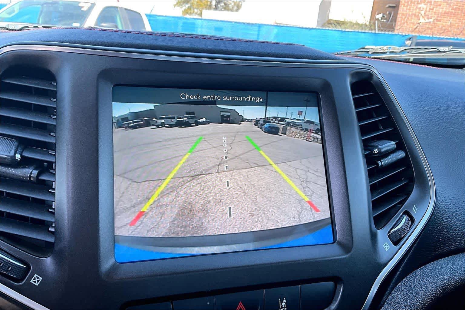 Used 2021 Jeep Cherokee Trailhawk w/ Technology Group image 26