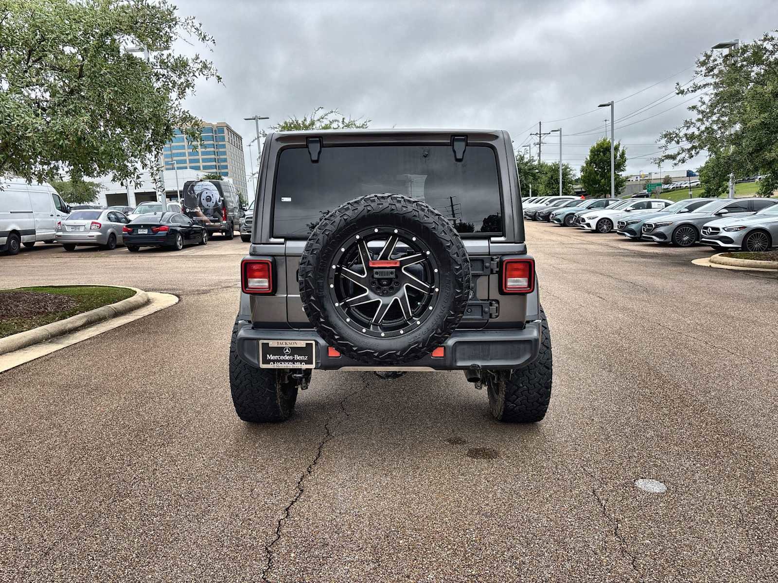 Used 2018 Jeep Wrangler Unlimited Sahara AWD/4WD image 7