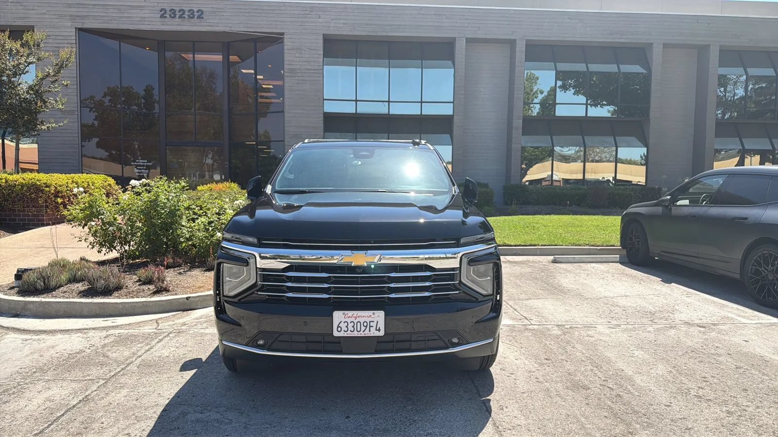 Used 2026 Chevrolet Suburban LT w/ Comfort Package RWD image 4