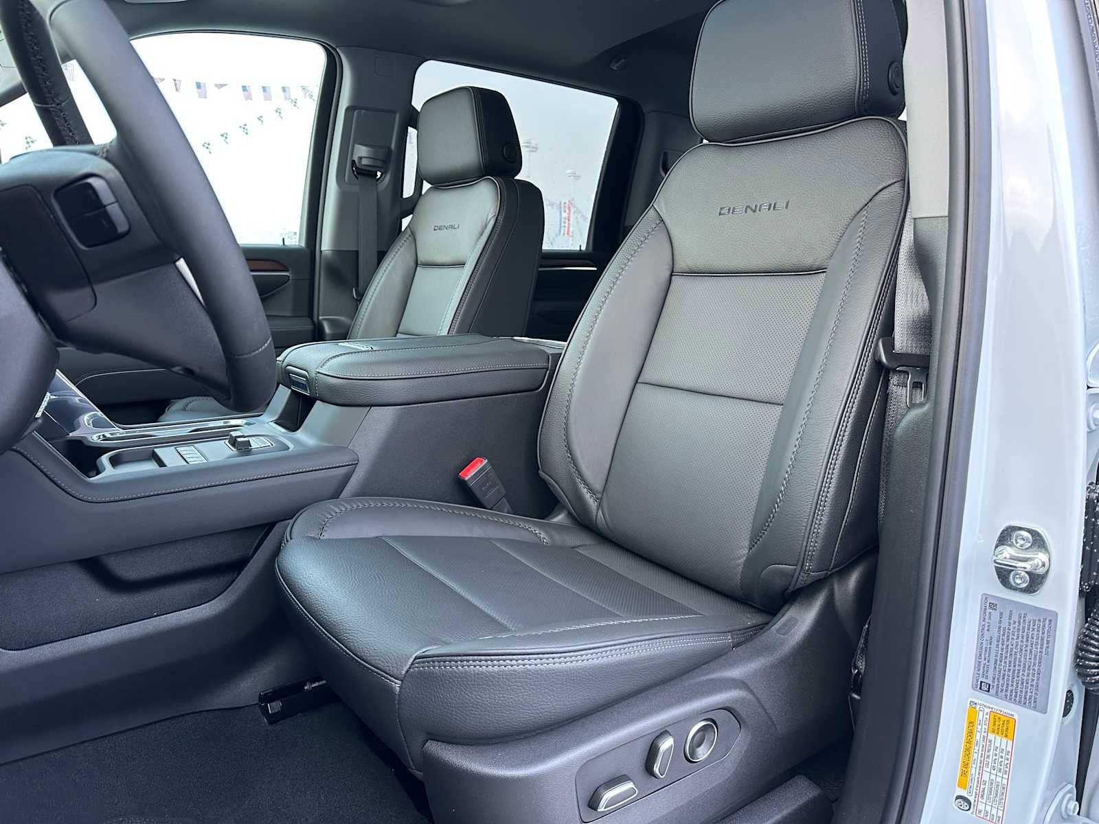 New 2026 GMC Sierra 3500 Denali w/ Denali Reserve Package AWD/4WD image 22
