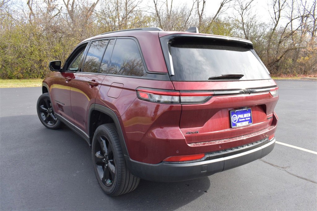 Used 2023 Jeep Grand Cherokee Limited w/ Black Appearance Package image 6