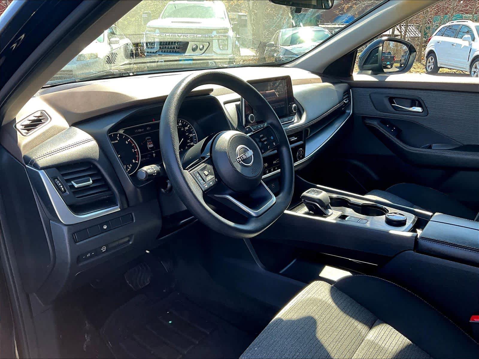 Used 2023 Nissan Rogue SV AWD/4WD image 8