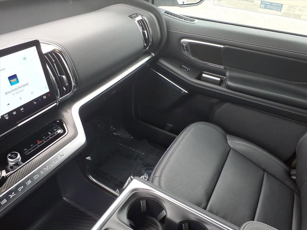 New 2025 Ford Expedition Platinum image 17