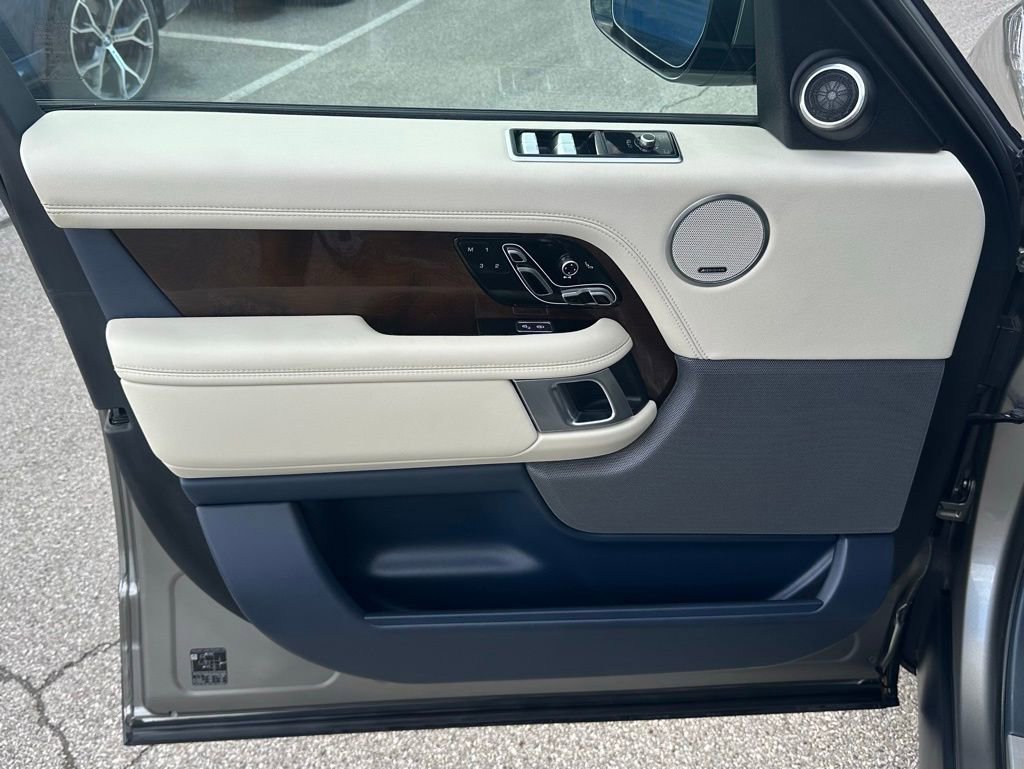 Used 2020 Land Rover Range Rover HSE image 17