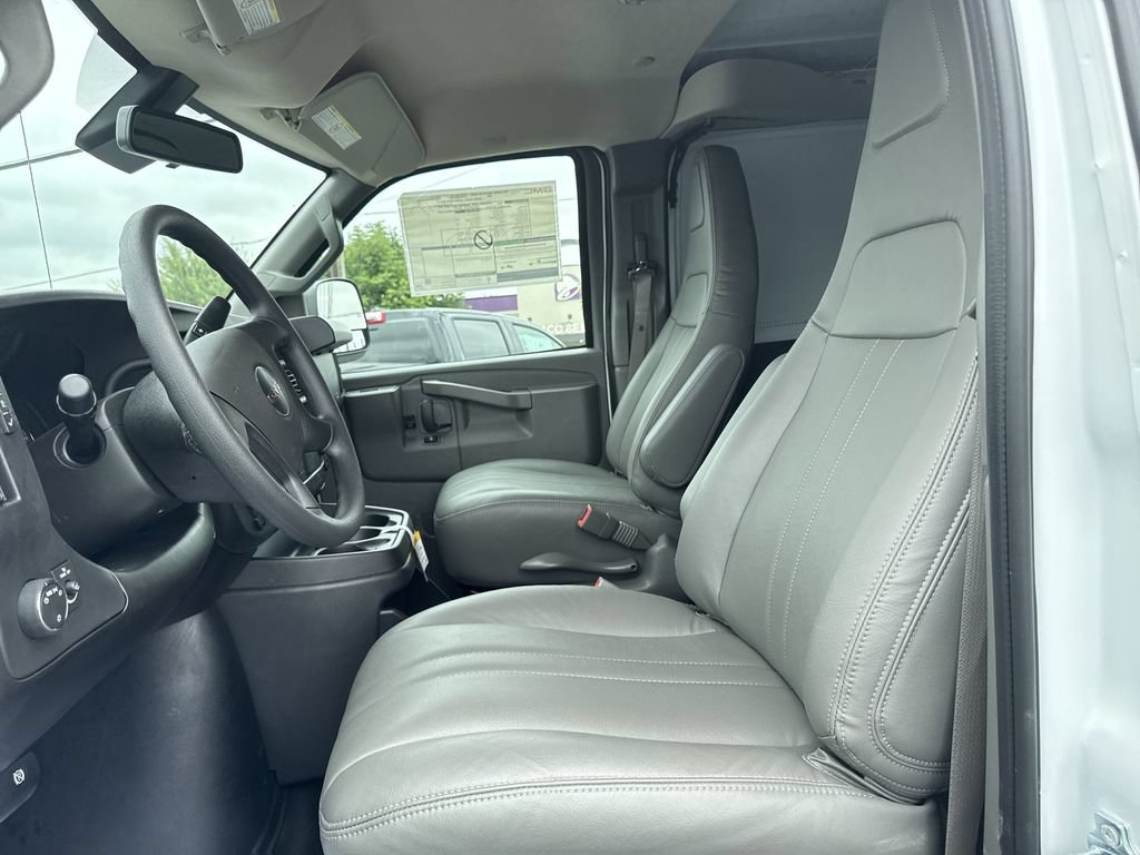 New 2025 GMC Savana 3500 Extended RWD image 17