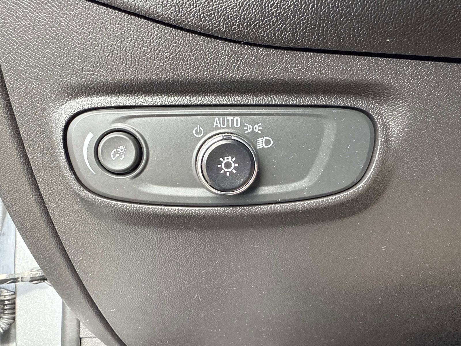 Used 2024 Chevrolet Equinox LS w/ LS Convenience Package image 28