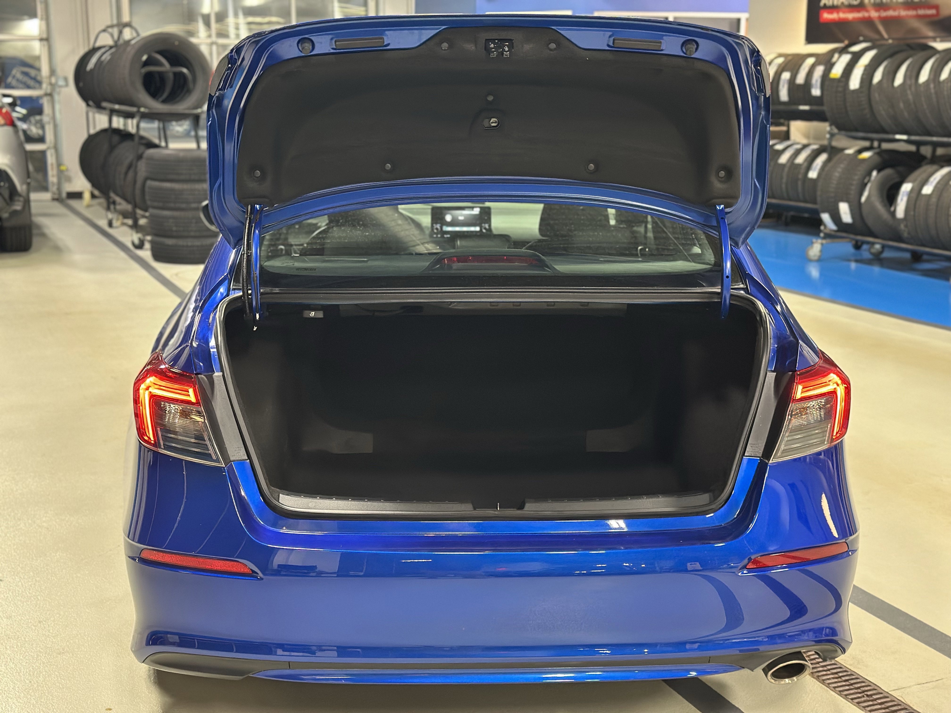 Used 2023 Honda Civic Sport image 6