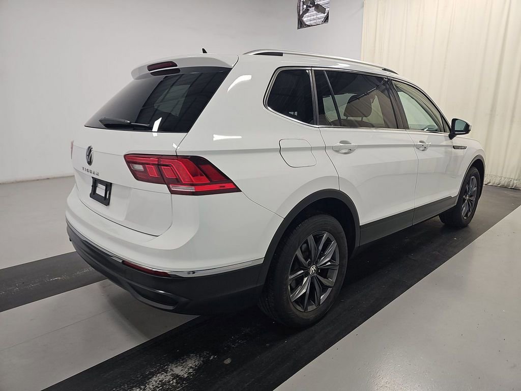 Used 2022 Volkswagen Tiguan SE FWD image 4