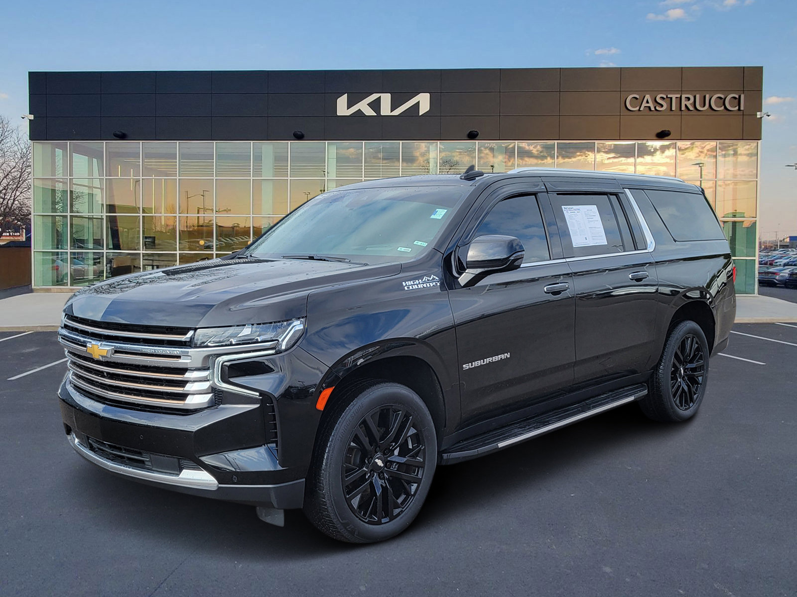 Used 2023 Chevrolet Suburban High Country image 2