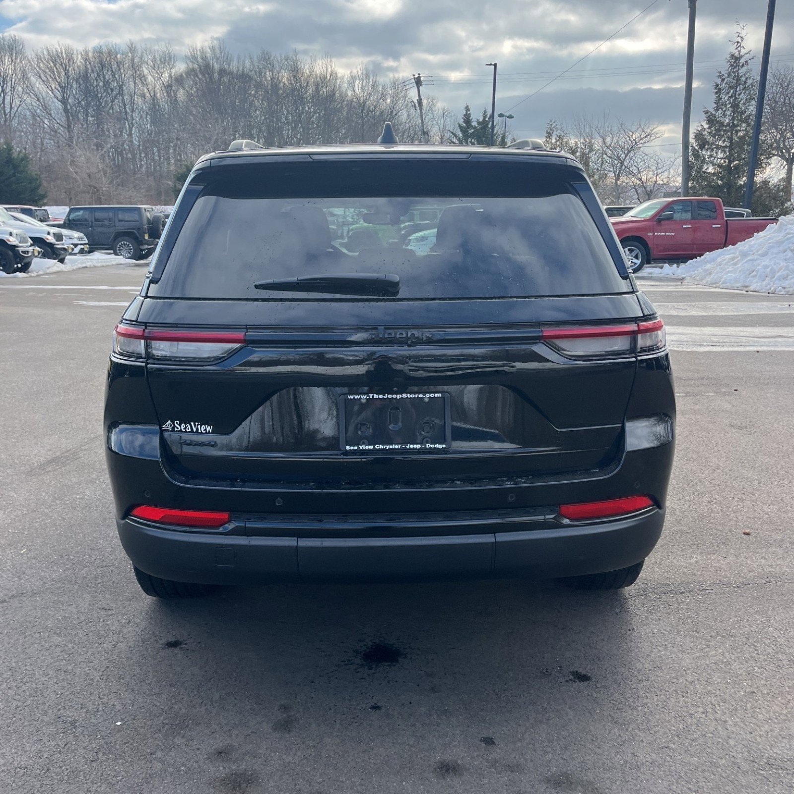 Used 2023 Jeep Grand Cherokee Altitude image 4