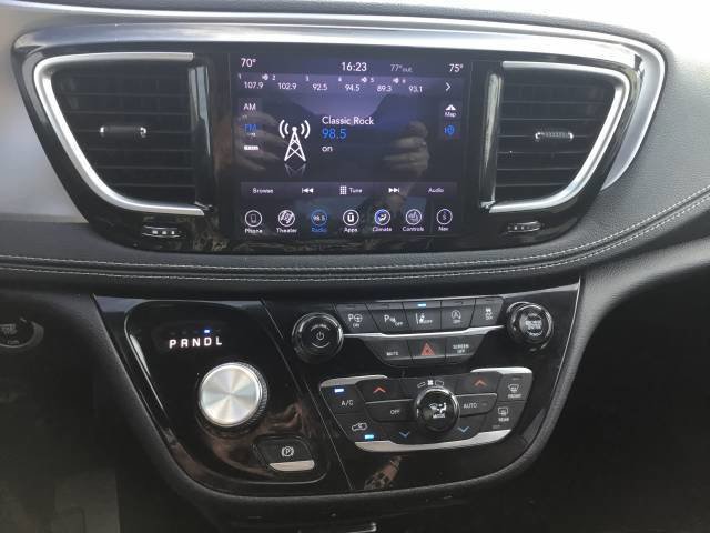 Used 2018 Chrysler Pacifica Limited w/ Advanced Safetytec Group image 18