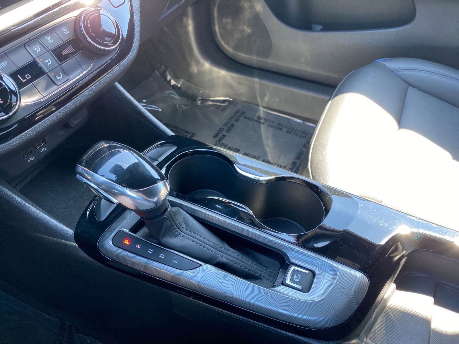 Used 2025 Buick Envista Sport Touring image 40