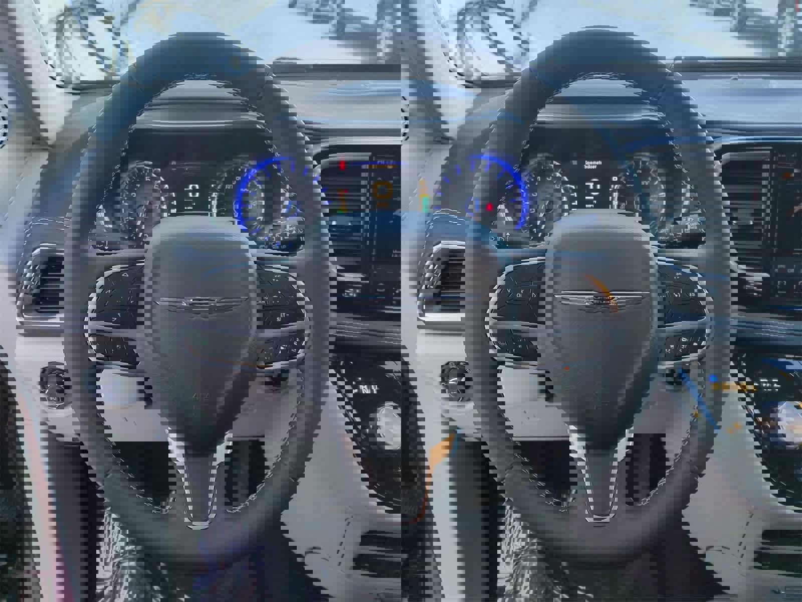 Certified 2022 Chrysler Pacifica Touring-L w/ Uconnect Theater Family Group image 22