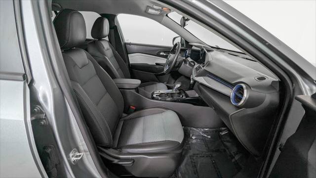 Used 2025 Chevrolet Trax LT w/ LT Convenience Package FWD image 23
