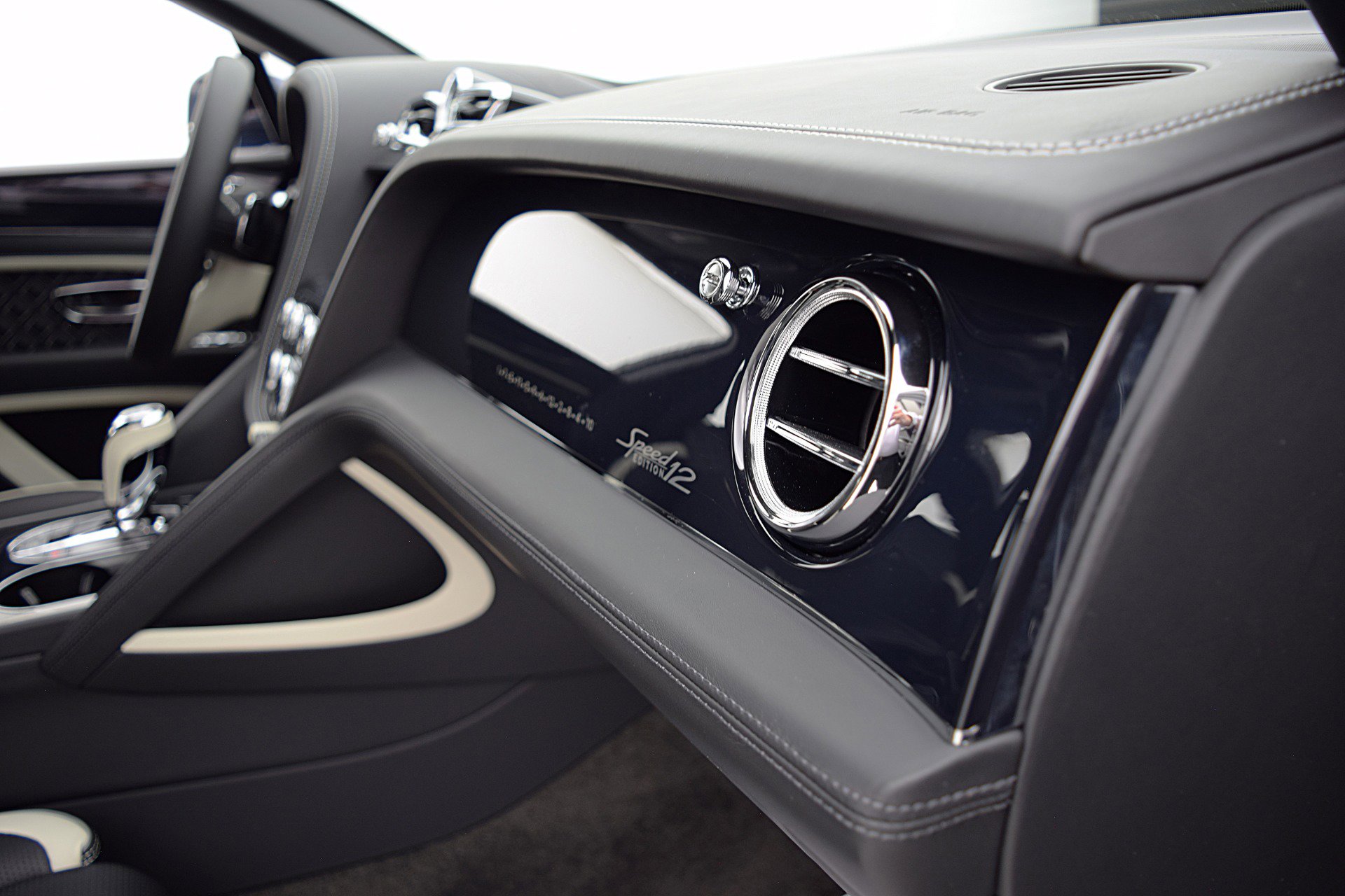 Used 2023 Bentley Bentayga Speed image 30