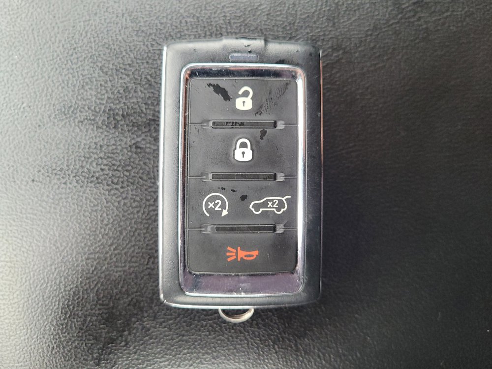Used 2023 Jeep Grand Cherokee Limited AWD/4WD image 32