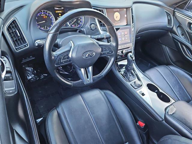 Used 2018 INFINITI Q60 2.0t w/ Moonroof Package RWD image 10