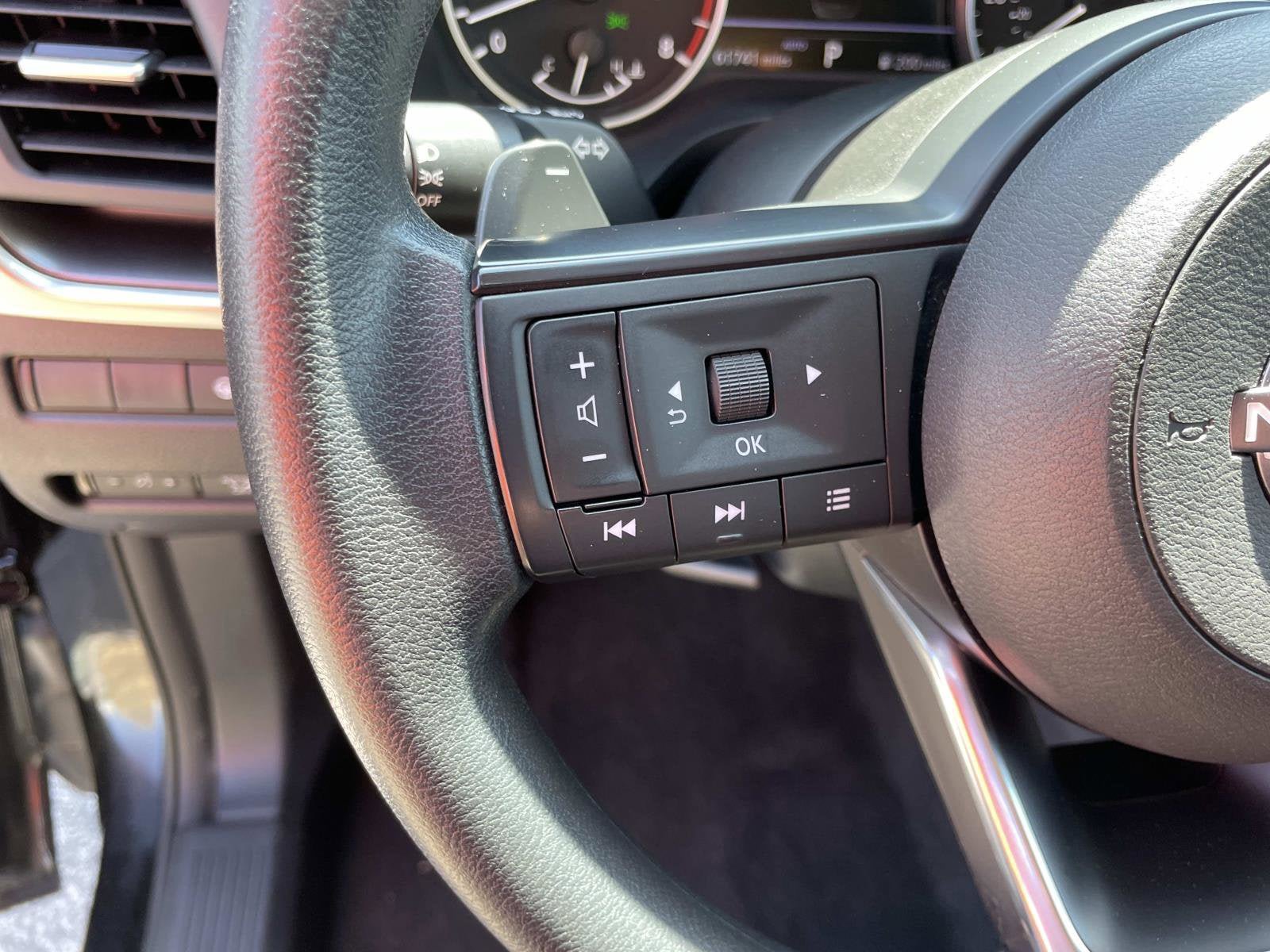 Used 2024 Nissan Rogue SV AWD/4WD image 19