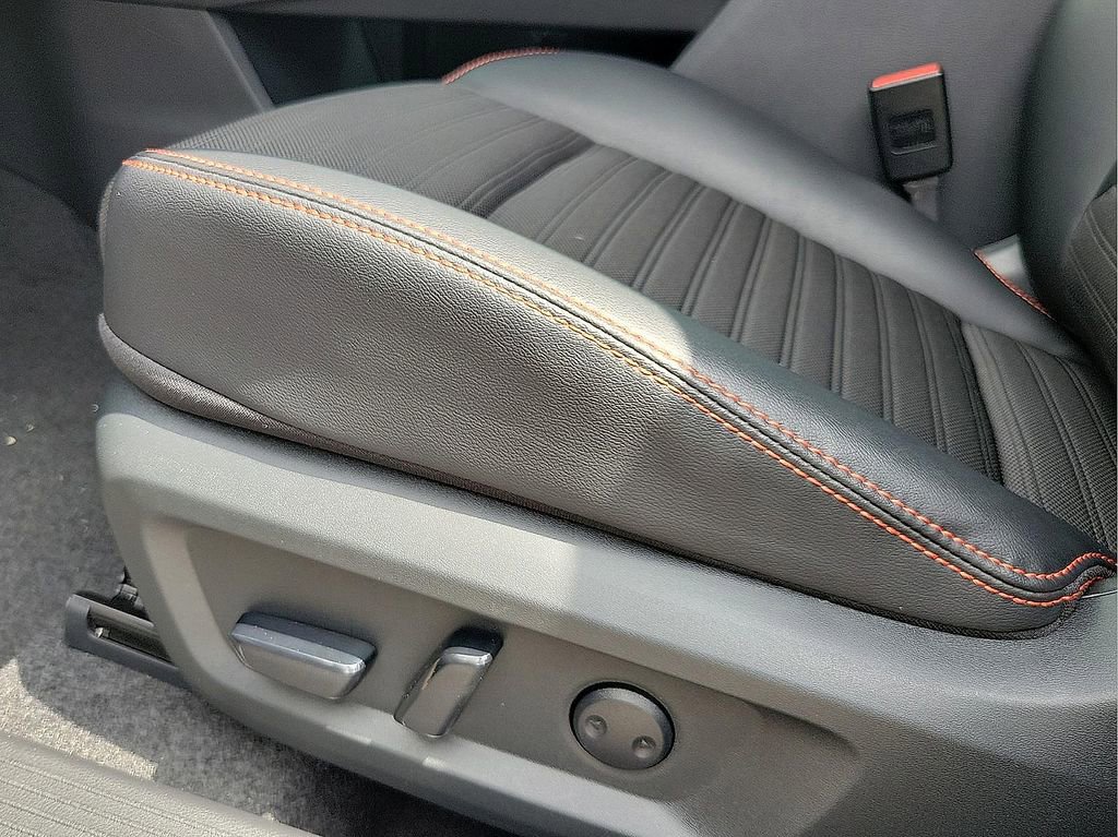 Used 2025 Nissan Rogue SV AWD/4WD image 12