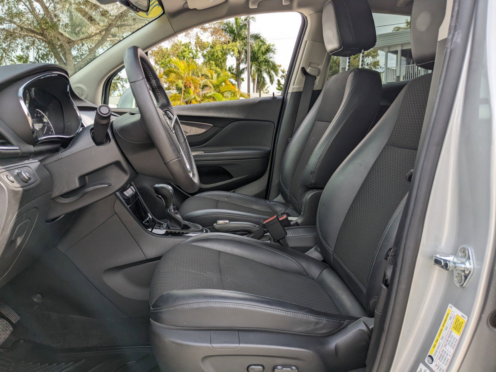 Used 2021 Buick Encore Preferred w/ Safety Package II image 19