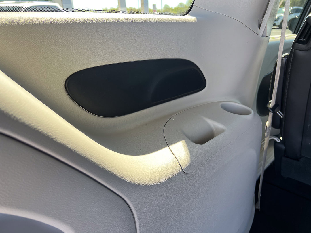 Used 2024 Chrysler Pacifica Touring-L image 7