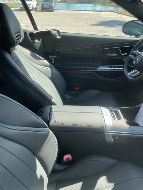 Used 2024 Mercedes-Benz CLE 450 4MATIC Cabriolet image 9