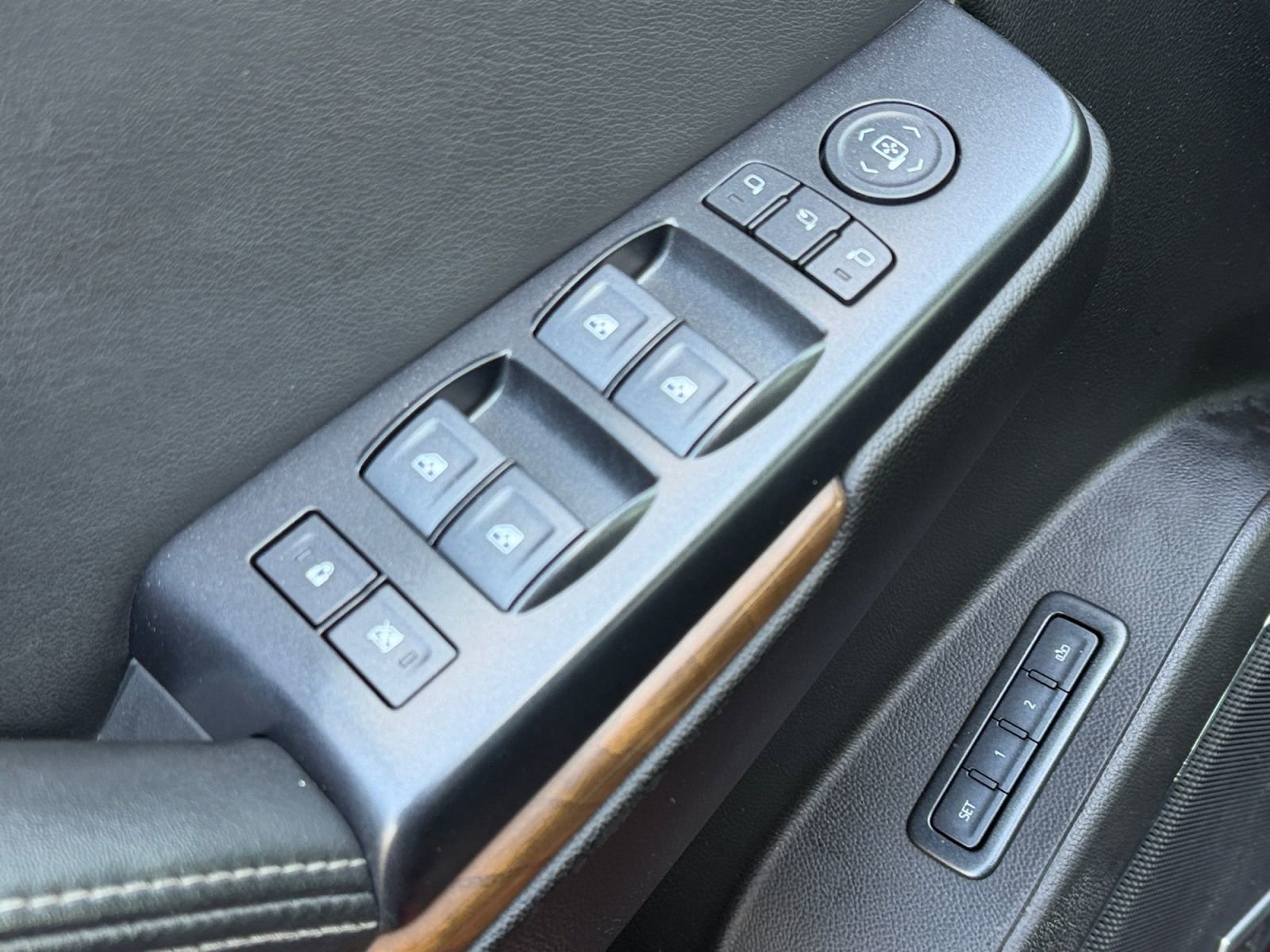 Used 2019 GMC Yukon XL Denali image 18