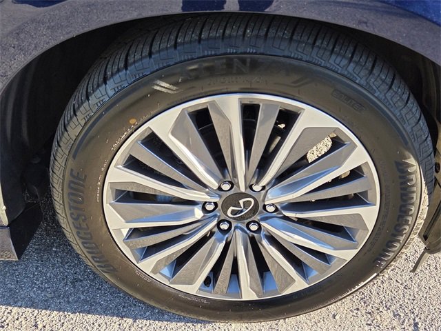 Certified 2025 INFINITI QX80 Sensory image 9