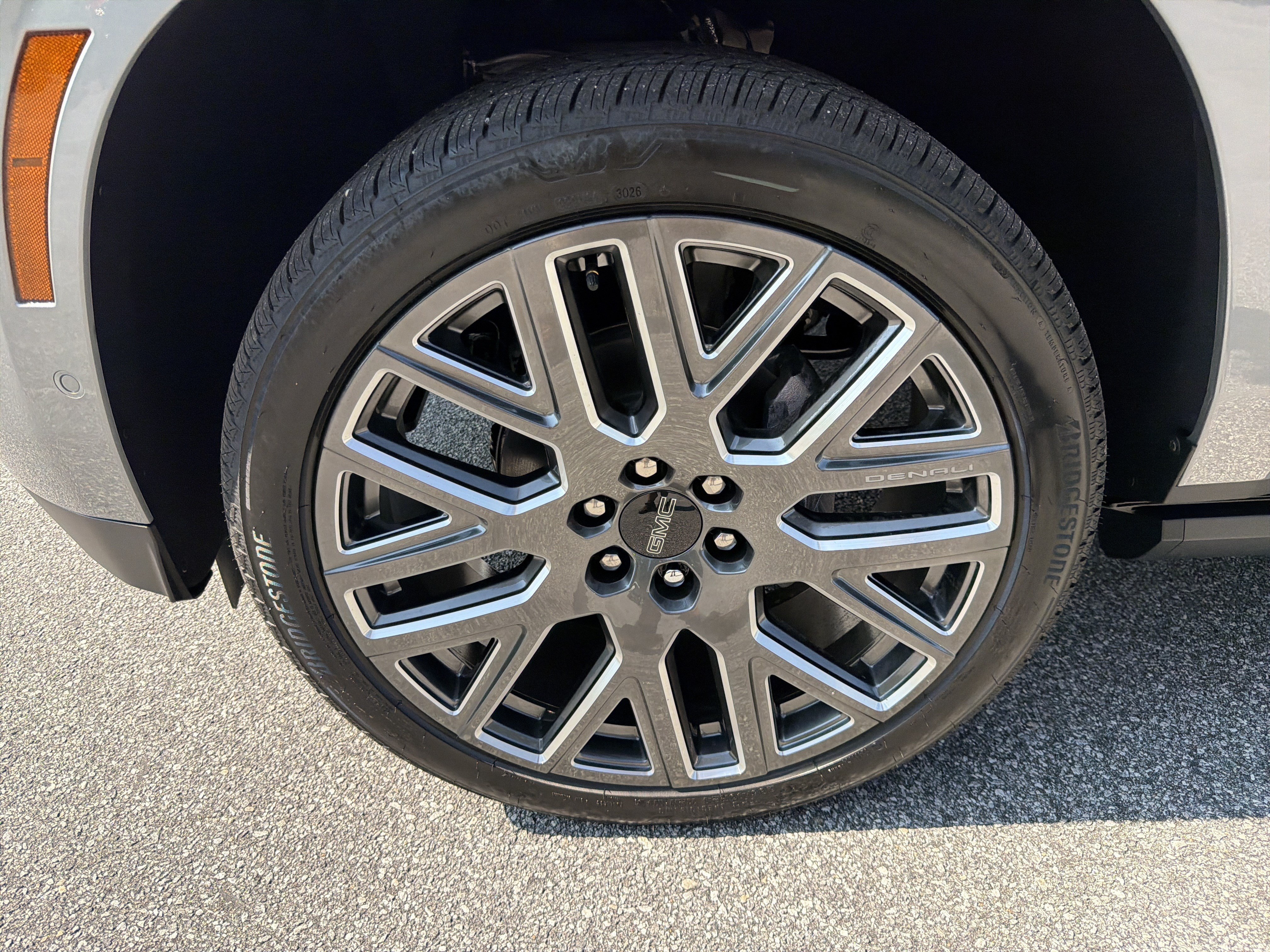 New 2026 GMC Yukon XL Denali Ultimate AWD/4WD image 12