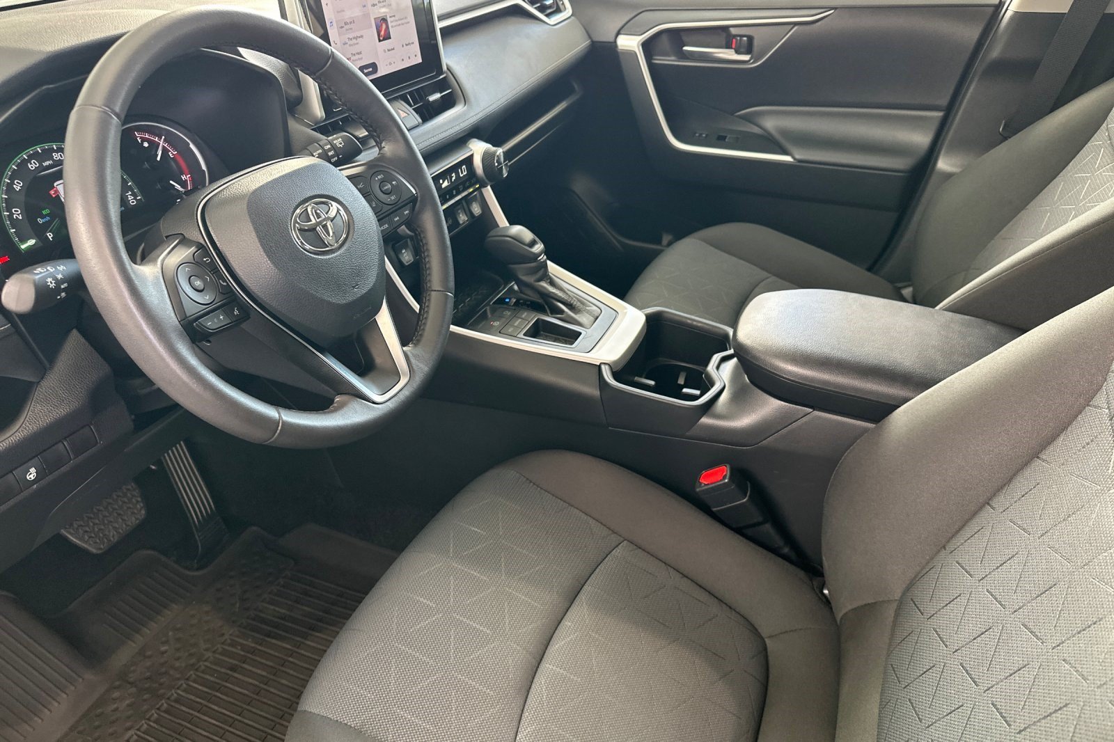 Used 2025 Toyota RAV4 XLE w/ Weather Package FWD image 11
