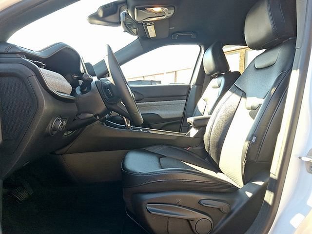 Used 2024 Jeep Compass Latitude image 13